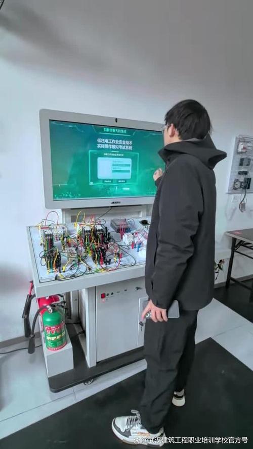 武汉市光谷高处安装维护拆除作业证复审流程详解（建筑物拆除作业）
